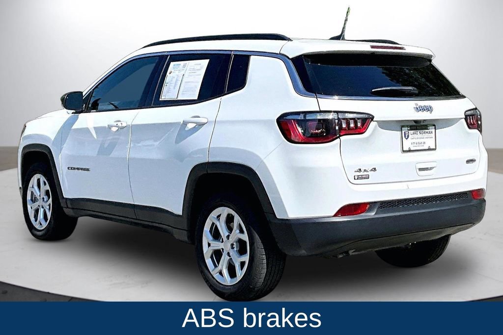 Used 2024 Jeep Compass Latitude AWD/4WD image 8