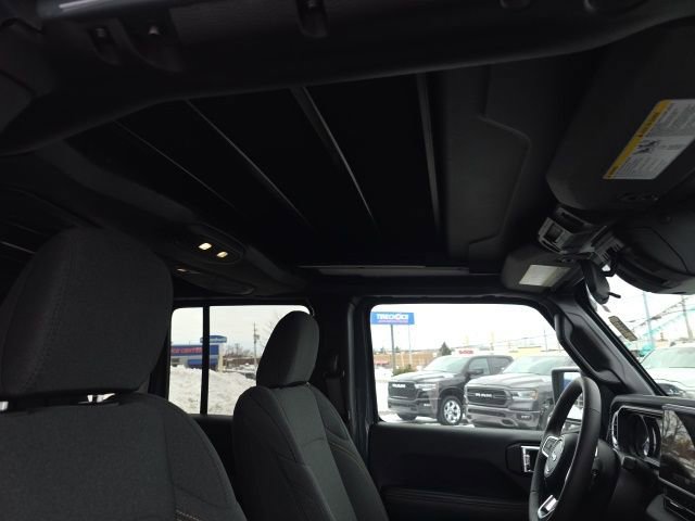 Used 2025 Jeep Wrangler Unlimited Sahara w/ Safety Group image 40