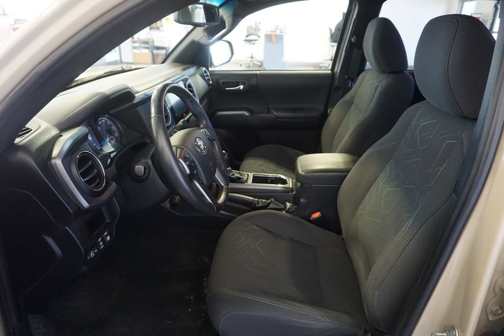 Used 2017 Toyota Tacoma TRD Off-Road AWD/4WD image 19
