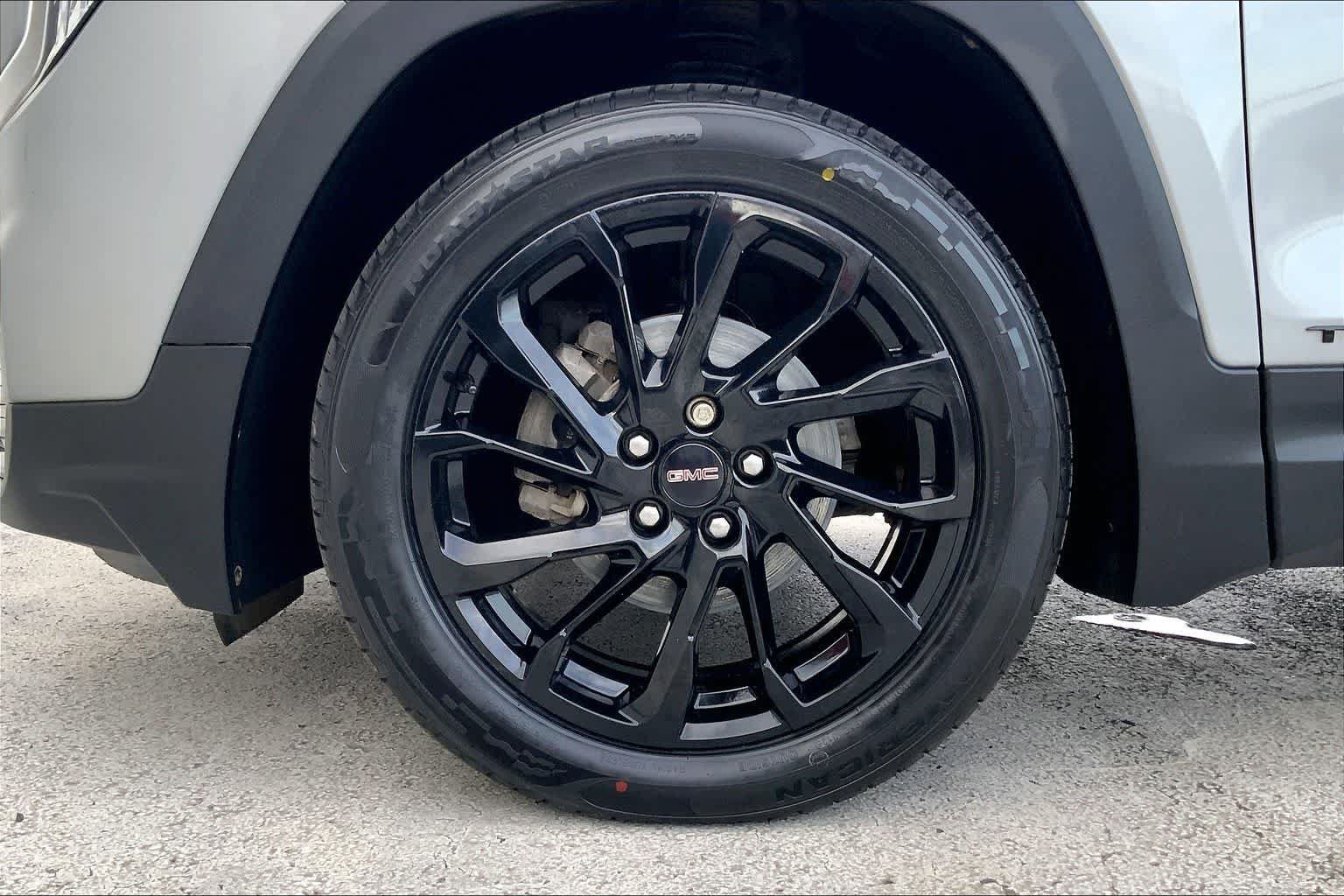 Used 2023 GMC Terrain SLE w/ Driver Convenience Package FWD image 8