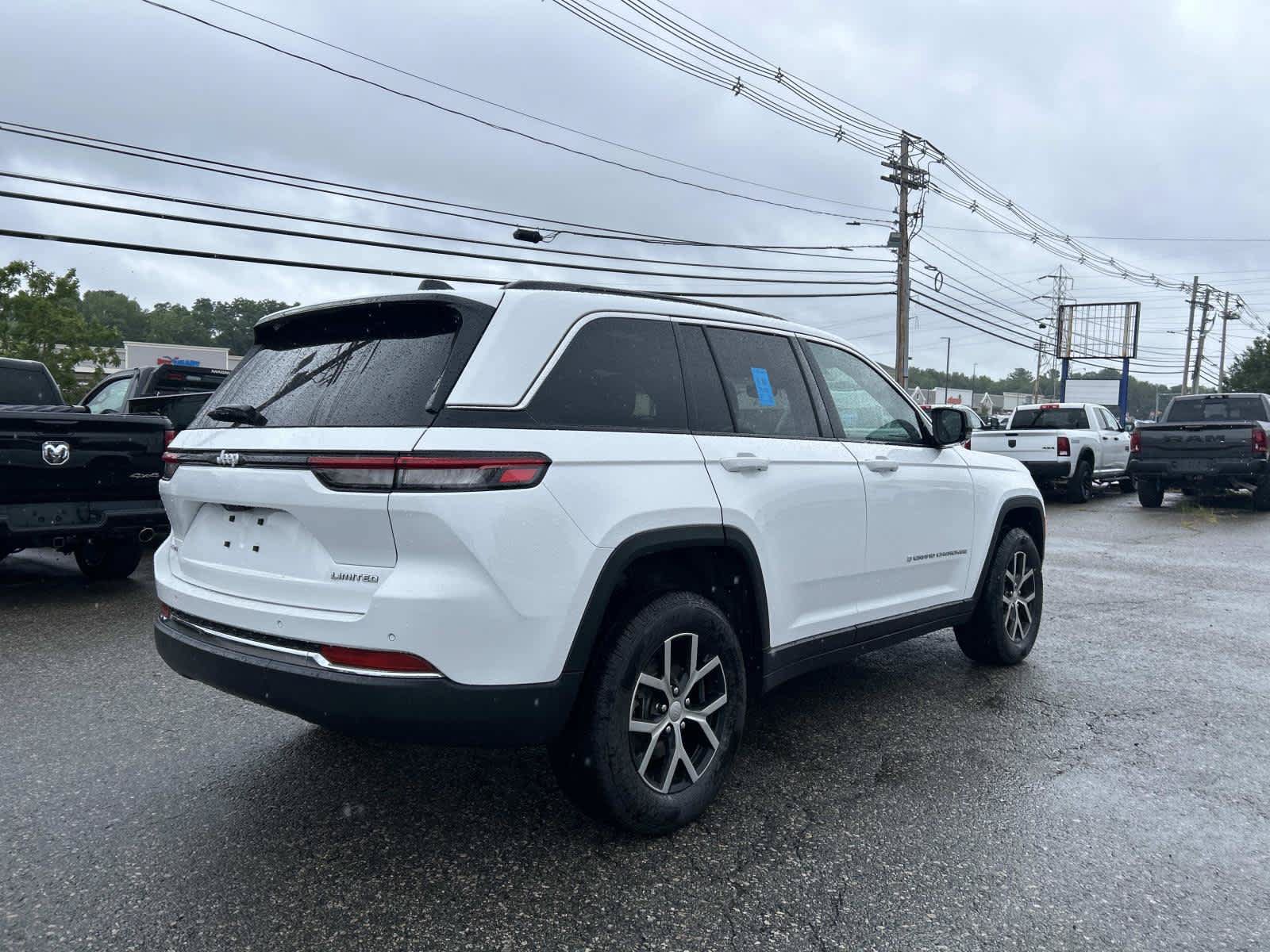 Certified 2024 Jeep Grand Cherokee Limited AWD/4WD image 3