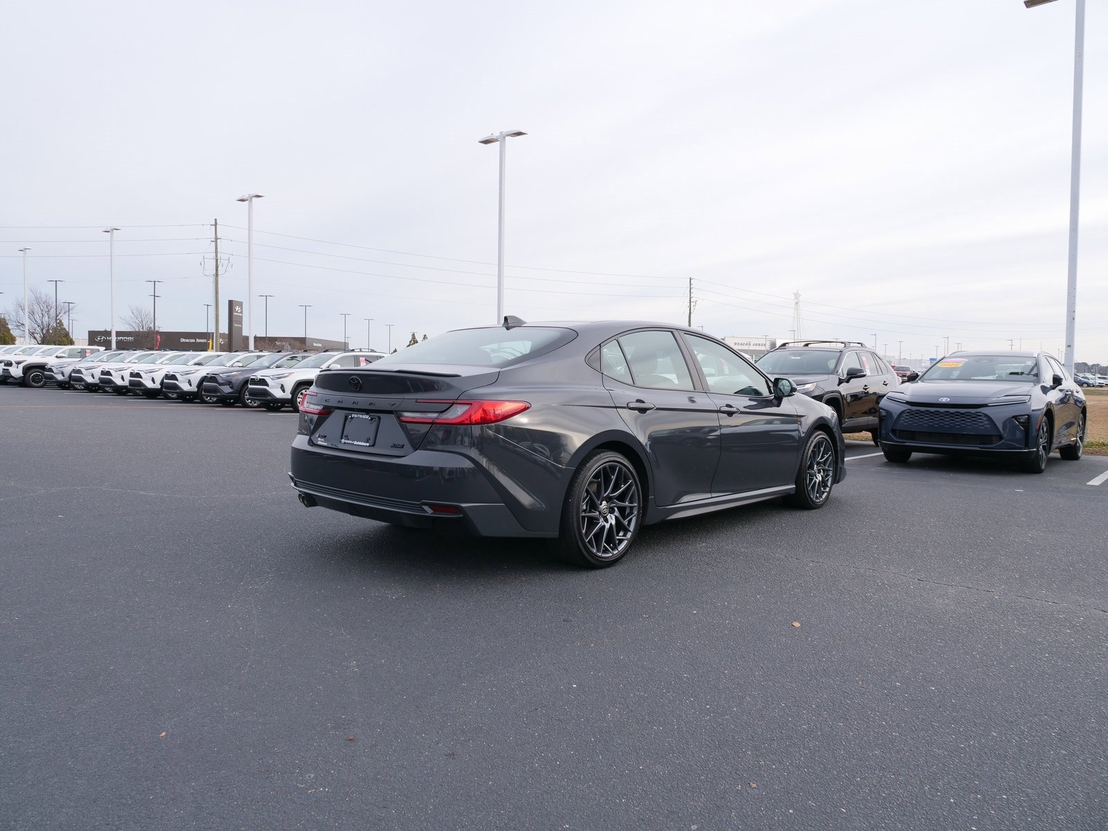 Used 2025 Toyota Camry XSE image 3