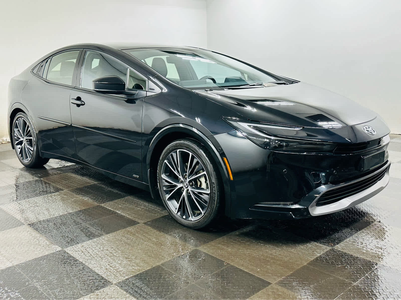 Used 2024 Toyota Prius Limited image 3