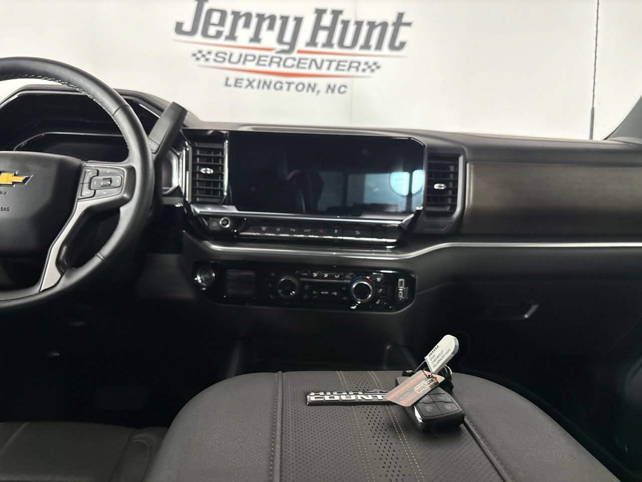Used 2025 Chevrolet Silverado 3500 High Country w/ Technology Package AWD/4WD image 24