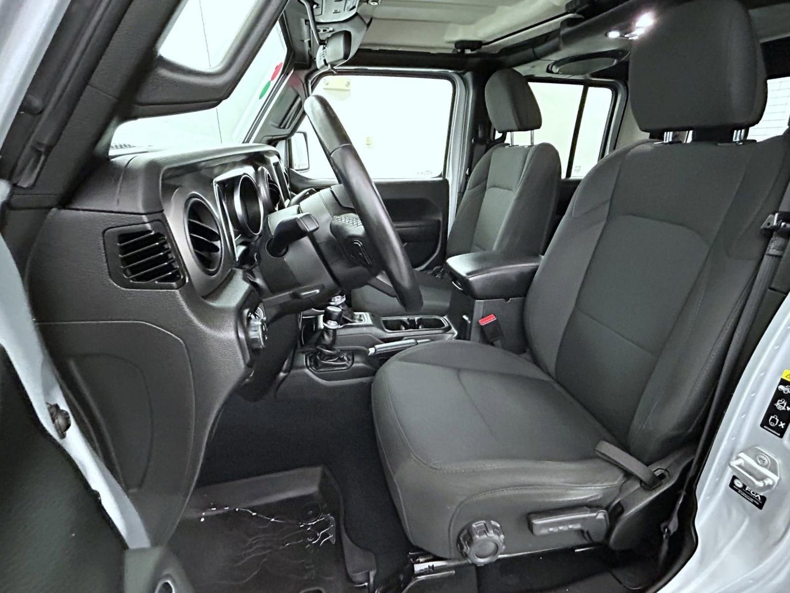 Used 2022 Jeep Gladiator Willys image 10