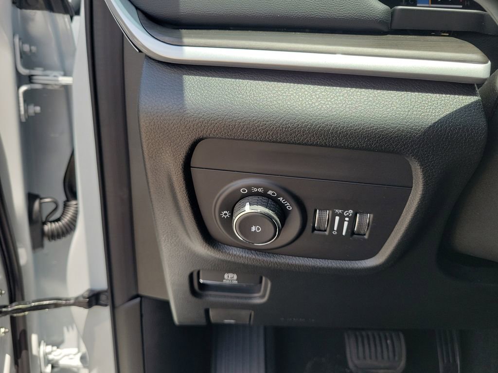 New 2026 Jeep Grand Cherokee L Limited AWD/4WD image 32
