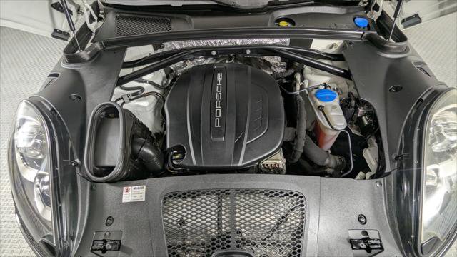 Used 2017 Porsche Macan AWD/4WD image 32