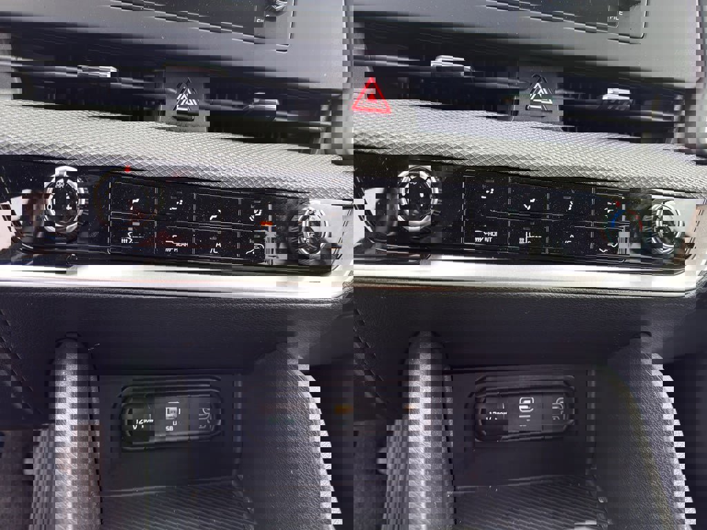 Used 2024 Kia Sportage LX image 18