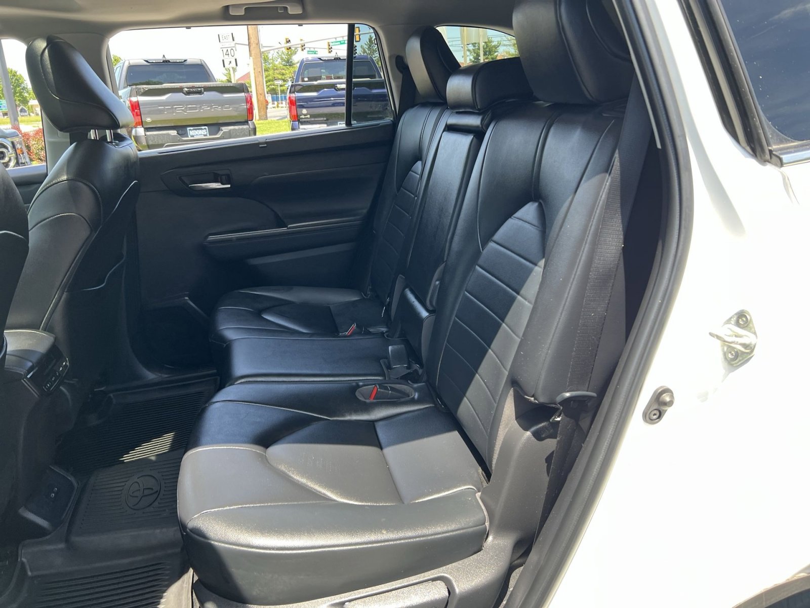 Used 2023 Toyota Highlander XLE FWD image 24