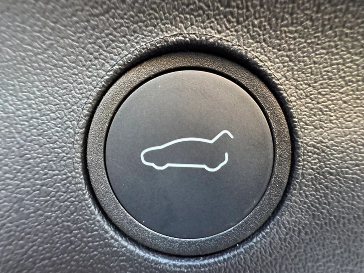 Used 2024 Tesla Model Y Long Range AWD/4WD image 42