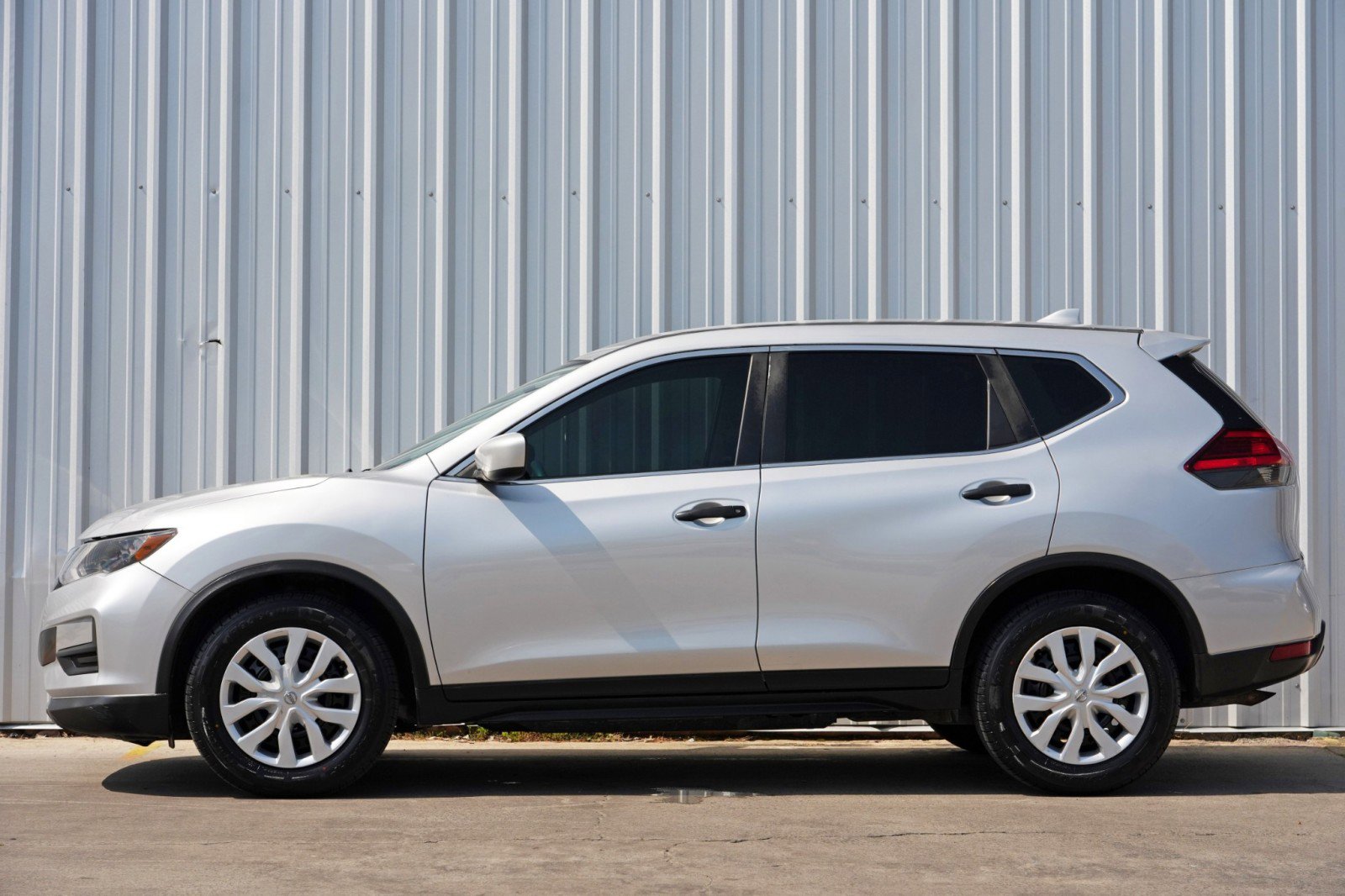 Used 2017 Nissan Rogue S image 8