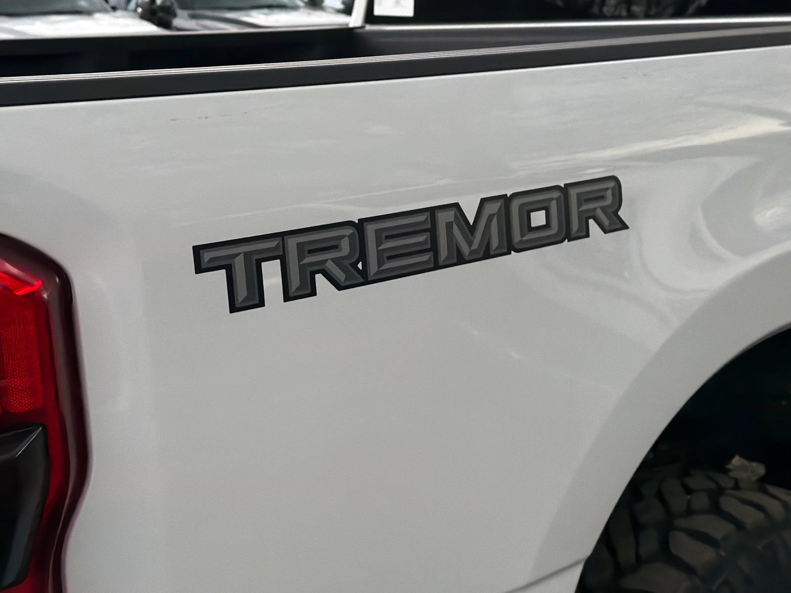 New 2026 Ford F250 Platinum w/ Tremor Off-Road Package AWD/4WD image 8
