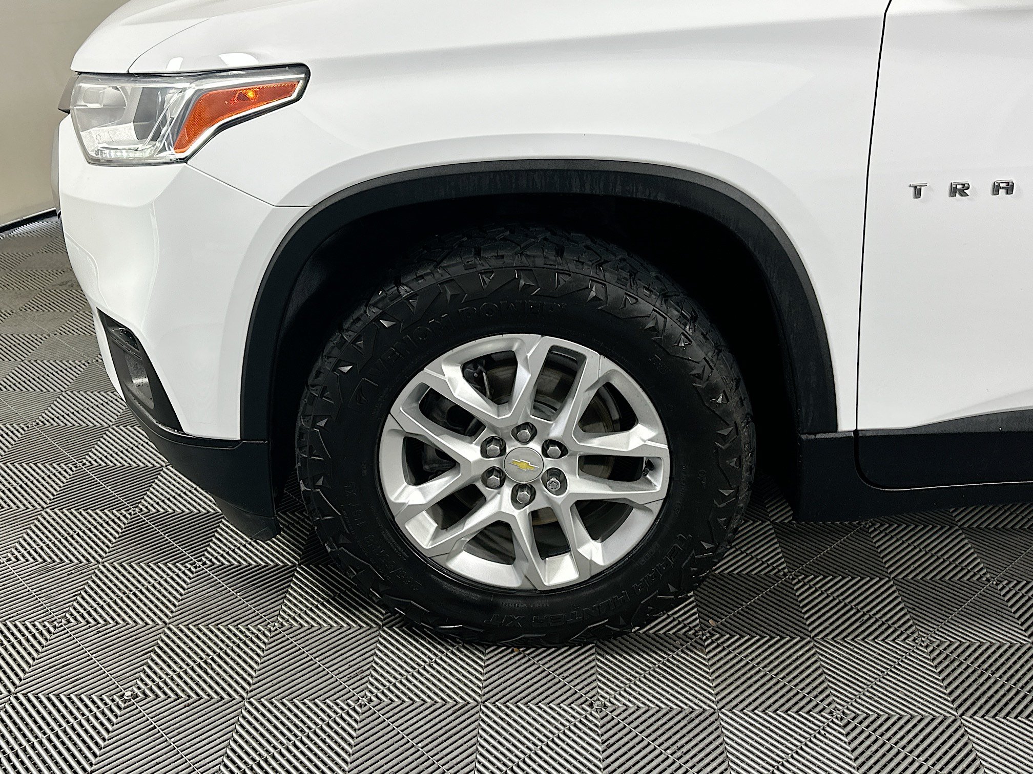 Used 2021 Chevrolet Traverse LS FWD image 11