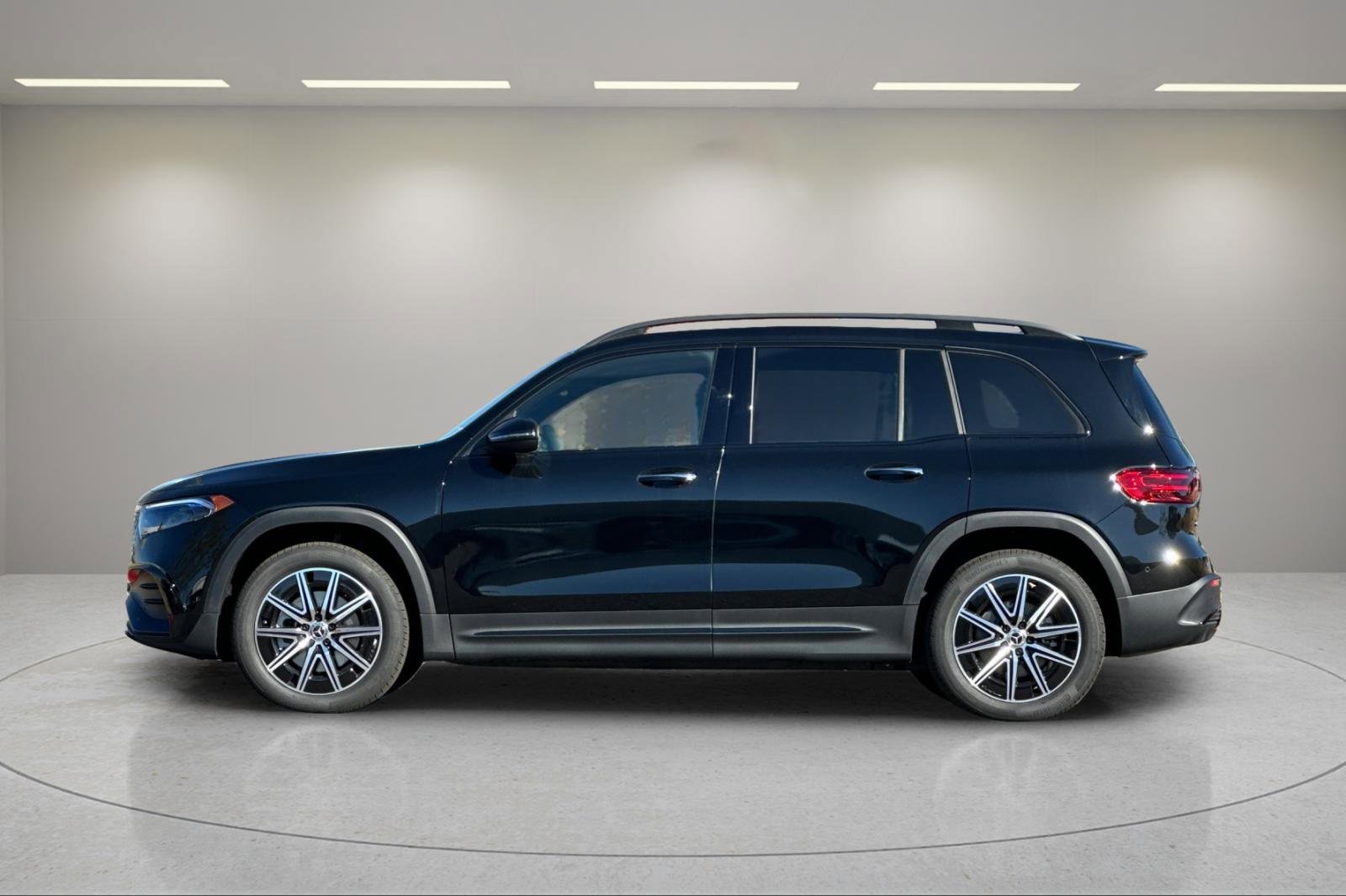 Used 2024 Mercedes-Benz EQB 300 4MATIC image 7