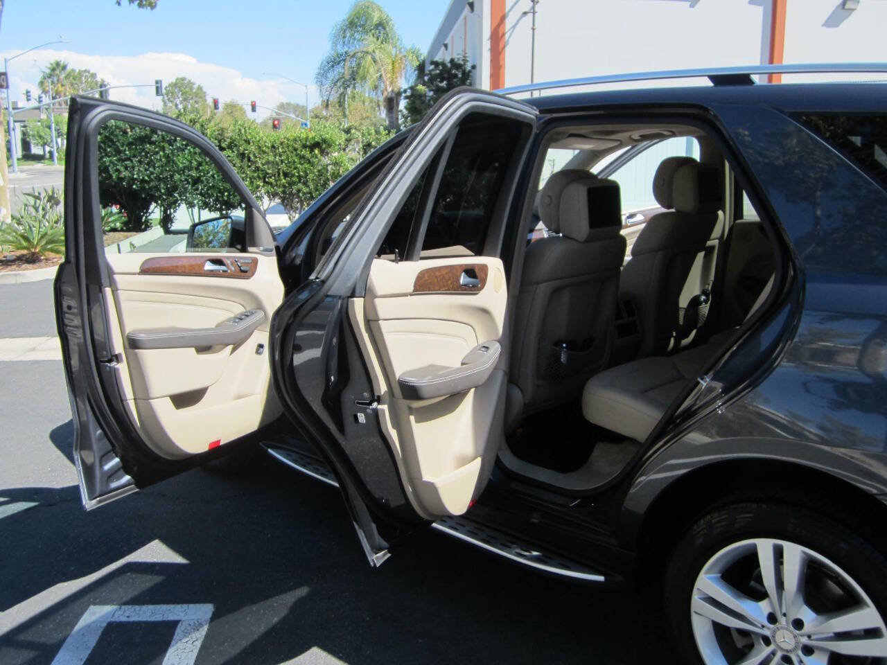 Used 2012 Mercedes-Benz ML 350 ML 350 AWD 4MATIC 4dr SUV image 25