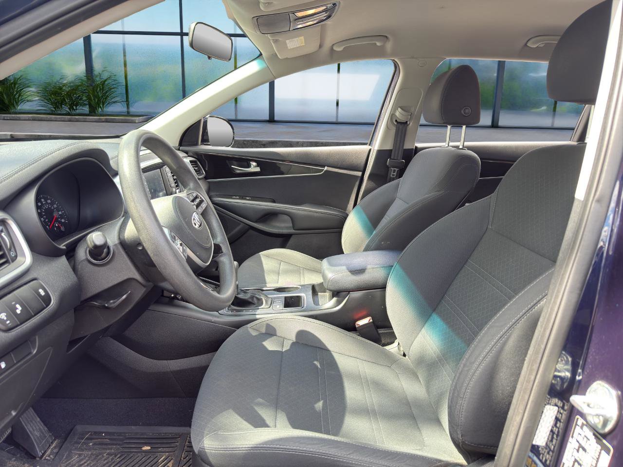 Used 2020 Kia Sorento LX image 9