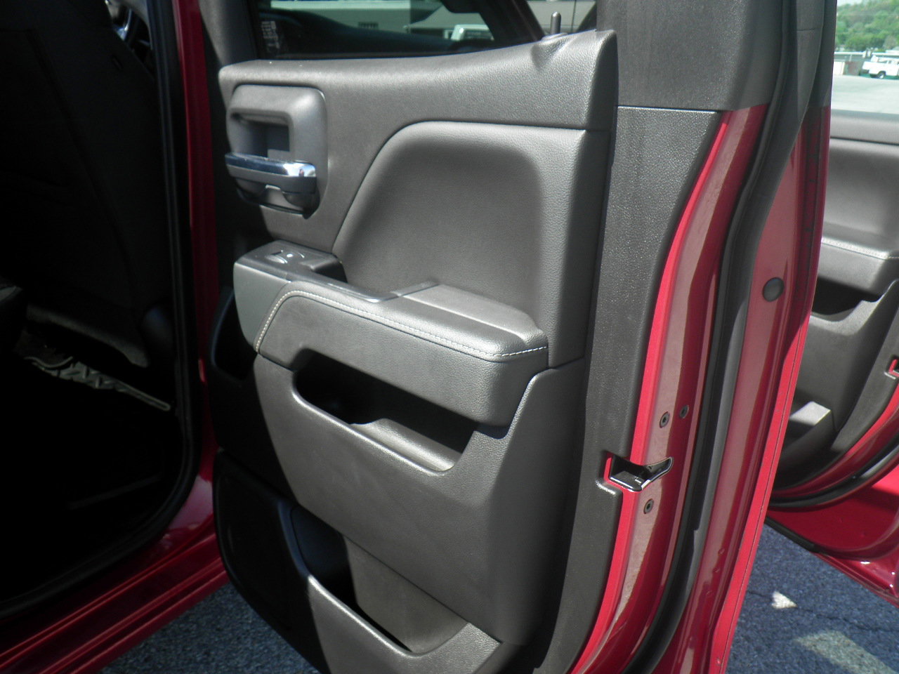 Used 2018 Chevrolet Silverado 1500 LT w/ All Star Edition image 26