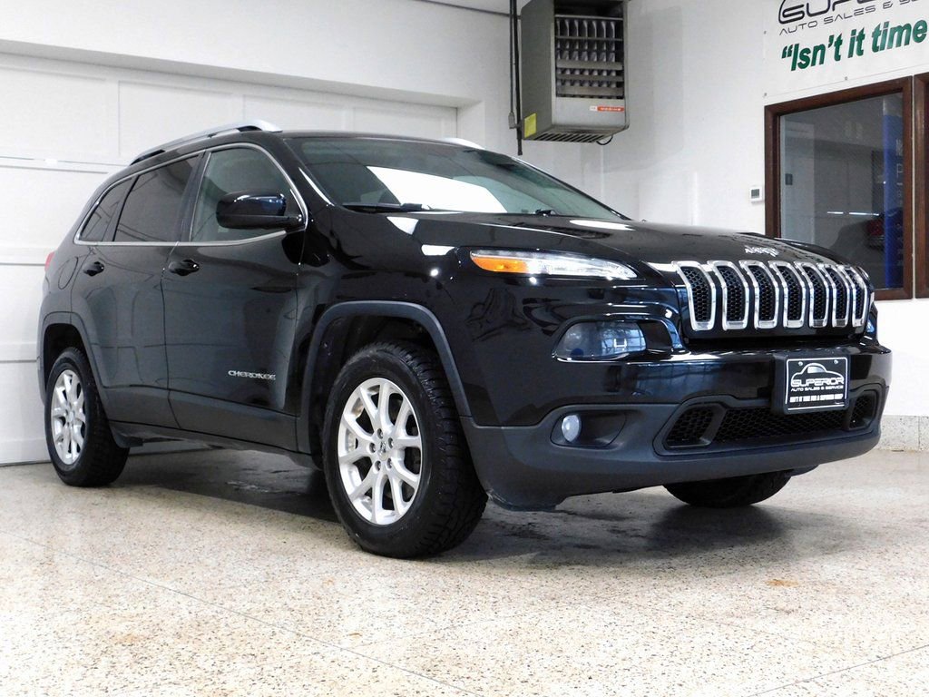 Used 2017 Jeep Cherokee Latitude w/ Comfort & Convenience Group AWD/4WD image 6