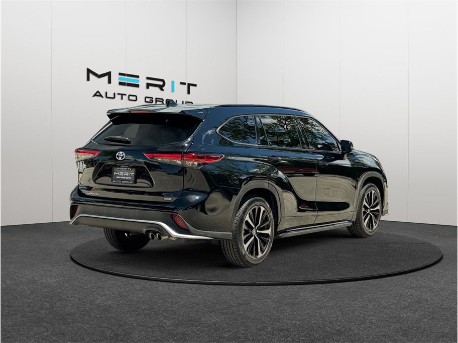 Used 2021 Toyota Highlander XSE FWD image 9