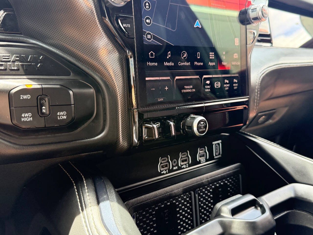 Used 2025 RAM 2500 Limited AWD/4WD image 33