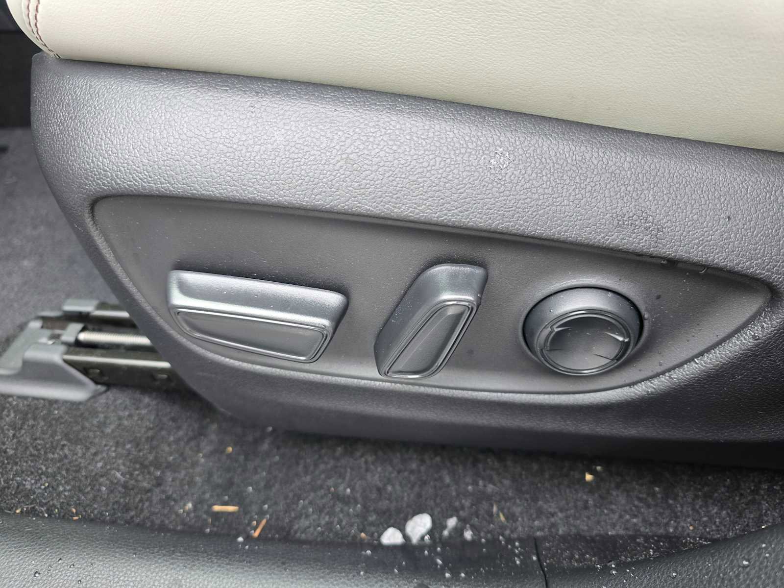 Used 2023 Toyota RAV4 Limited image 23