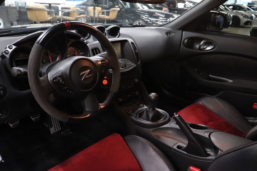 Used 2020 Nissan 370Z NISMO image 10