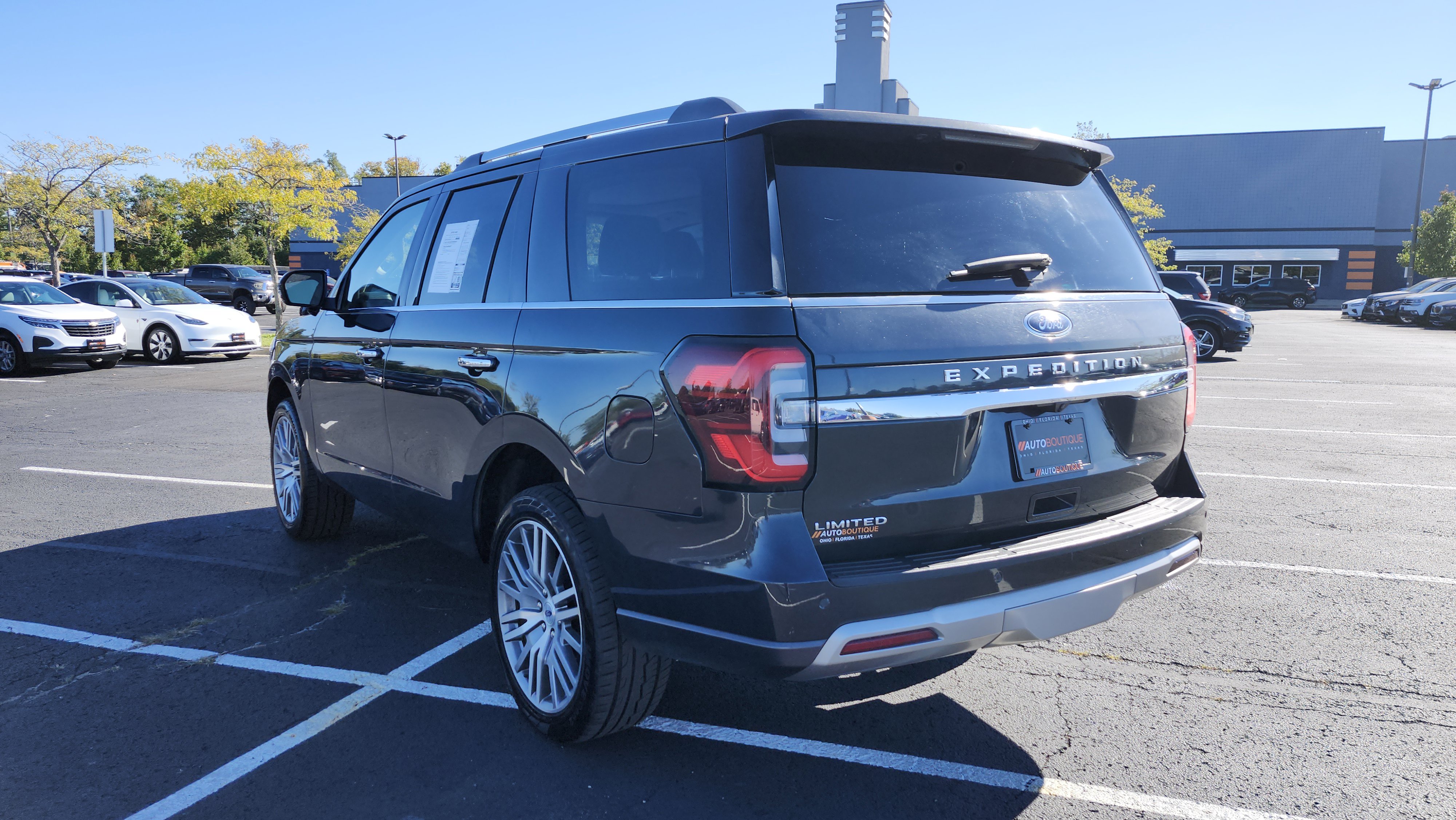 Used 2023 Ford Expedition Limited image 8