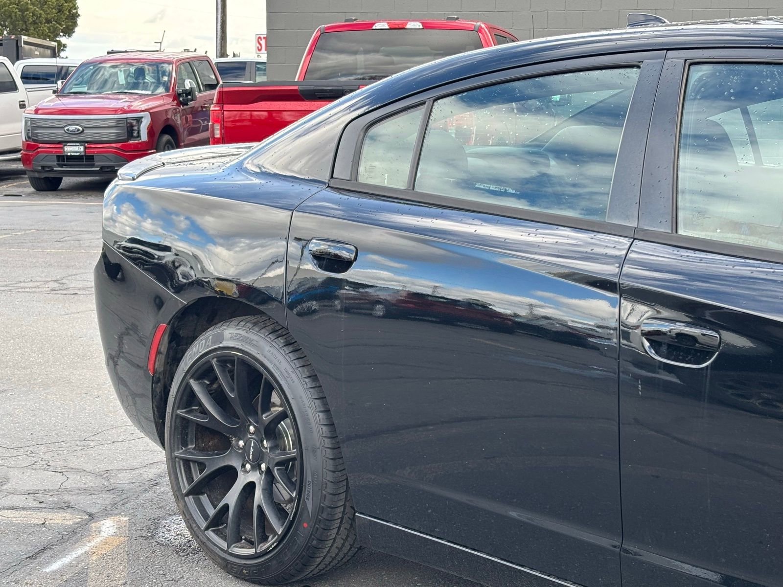 Used 2017 Dodge Charger R/T RWD image 3