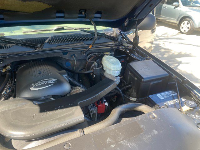 Used 2003 Chevrolet Suburban LS image 27