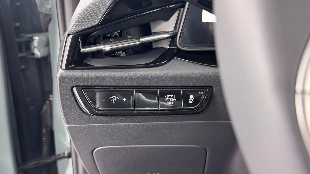 Used 2025 Kia Niro EX FWD image 35