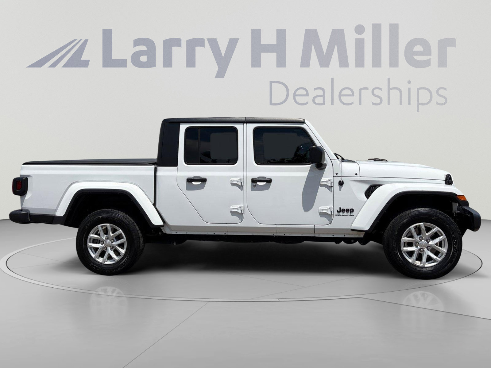 Used 2023 Jeep Gladiator Sport AWD/4WD image 7