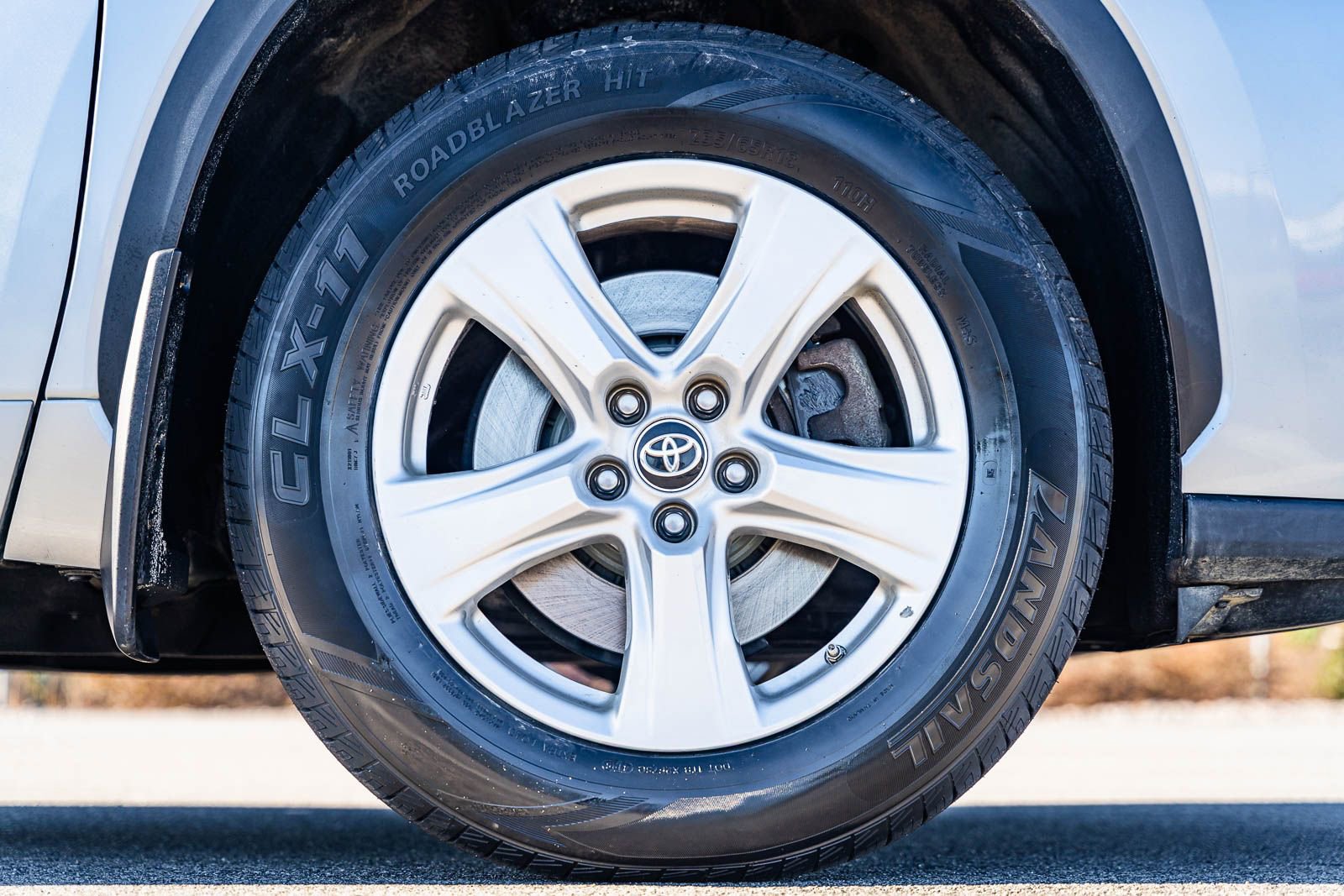 Used 2024 Toyota Highlander LE image 9