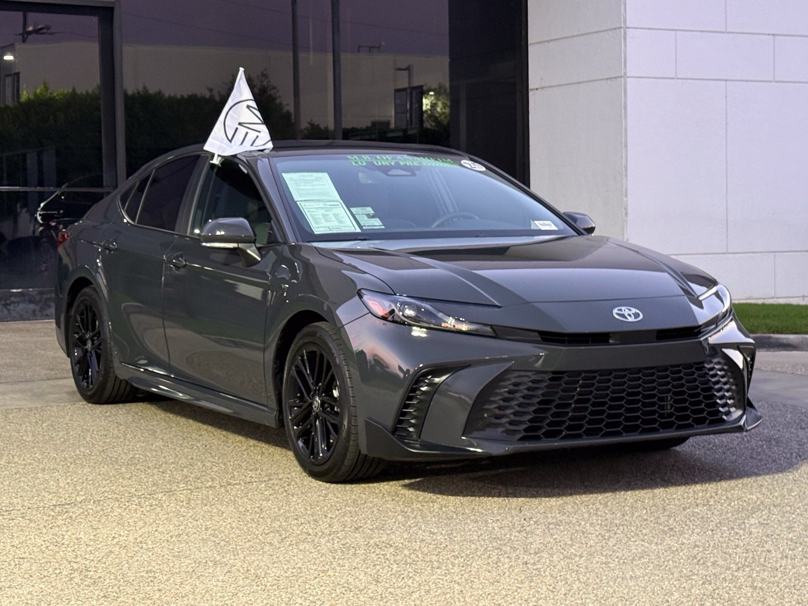 Used 2025 Toyota Camry SE w/ Convenience Package FWD image 8