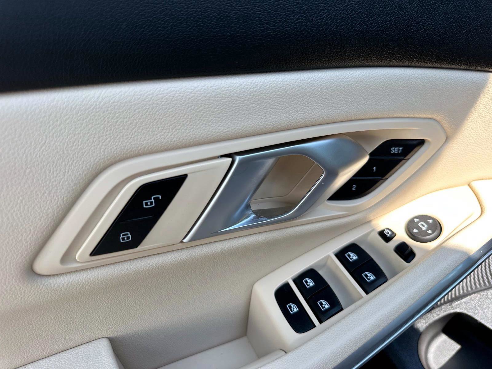 Used 2024 BMW 330i Sedan w/ Premium Package image 18