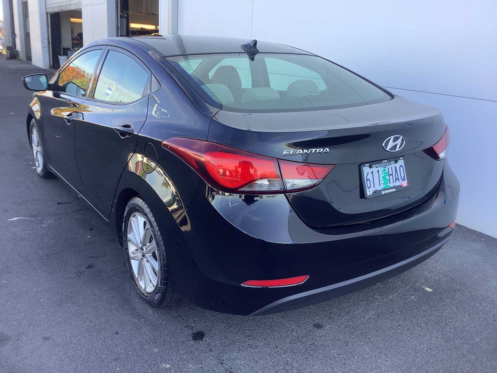 Used 2014 Hyundai Elantra SE w/ Option Group 02 FWD image 4