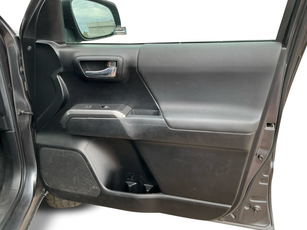 Used 2022 Toyota Tacoma TRD Off-Road RWD image 16