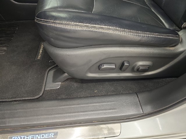 Used 2018 Nissan Pathfinder SL FWD image 37