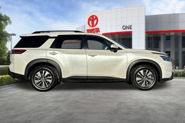 Used 2024 Nissan Pathfinder SV AWD/4WD image 3