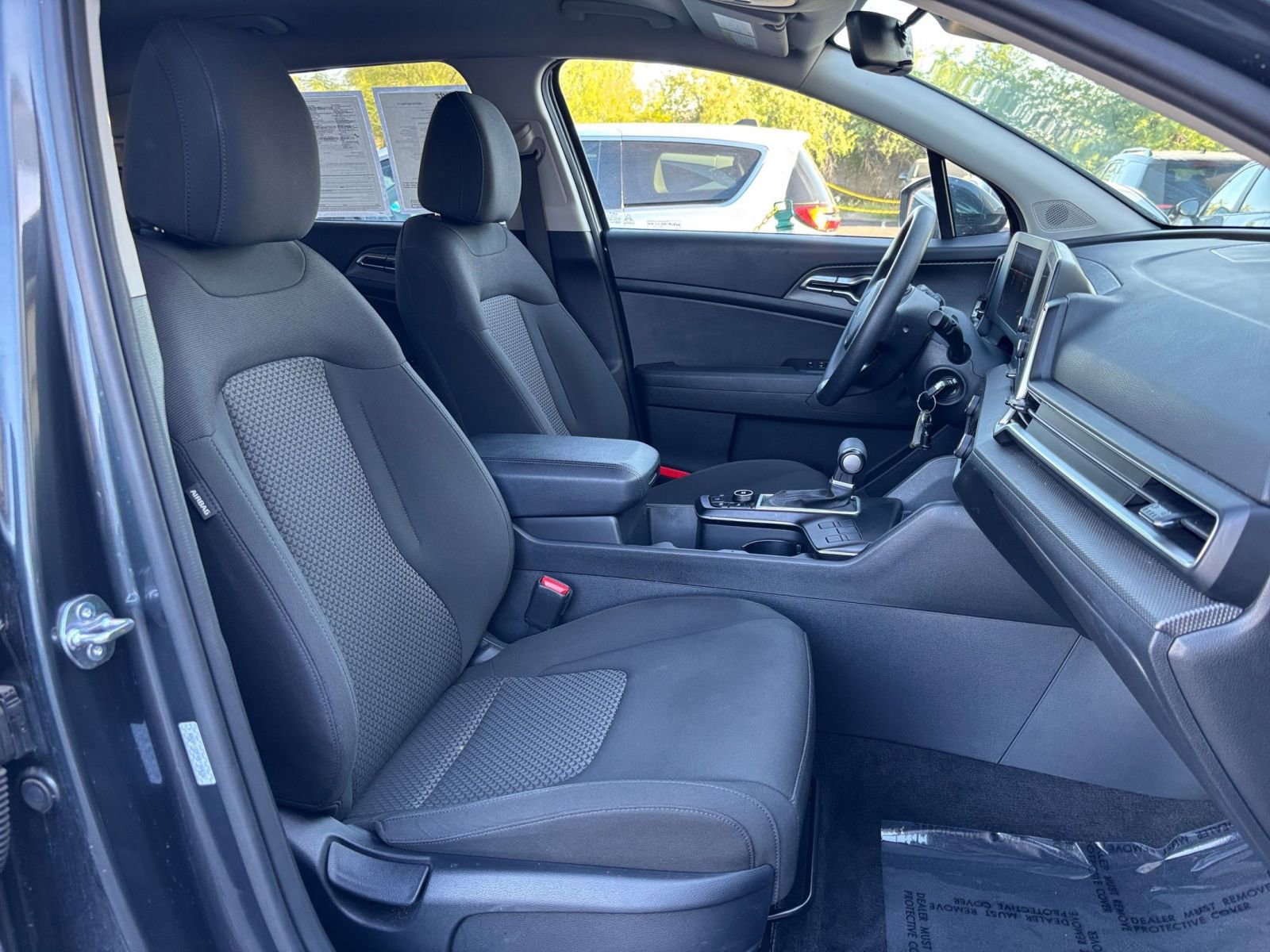 Used 2025 Kia Sportage LX FWD image 35