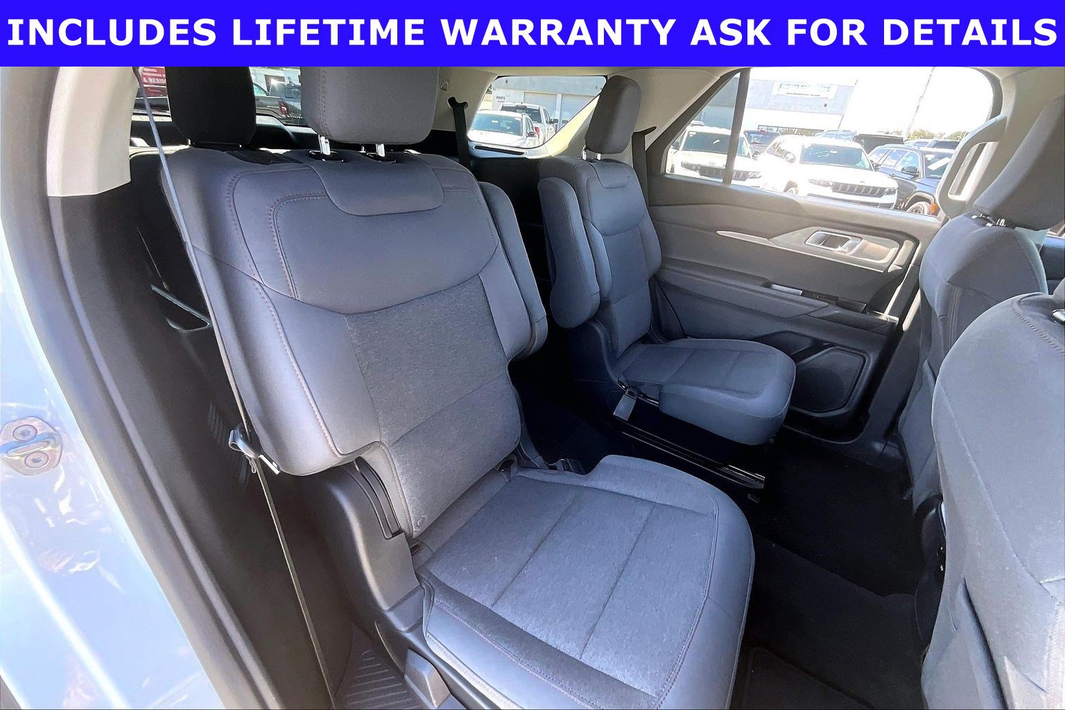 Used 2025 Ford Explorer Active RWD image 22