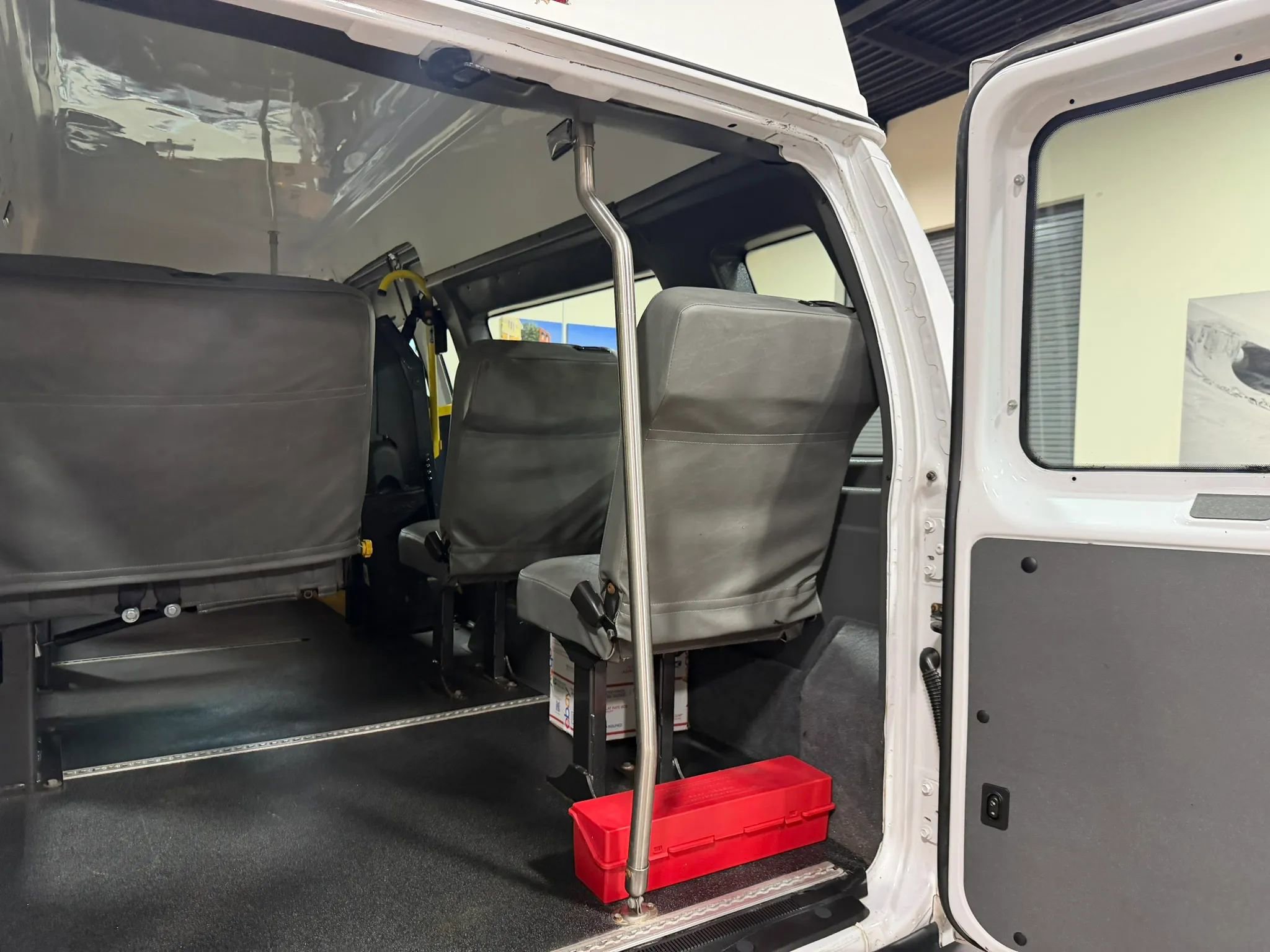 Used 2014 Ford E-250 and Econoline 250 Extended w/ Power Group RWD image 19