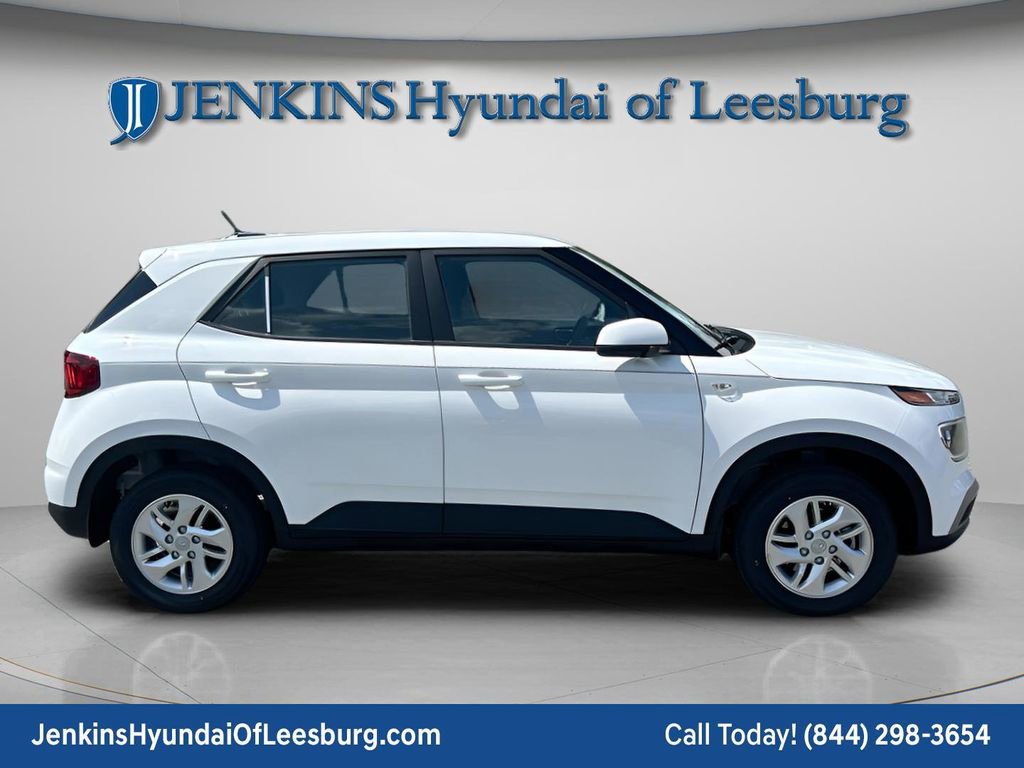 New 2026 Hyundai Venue SE image 3