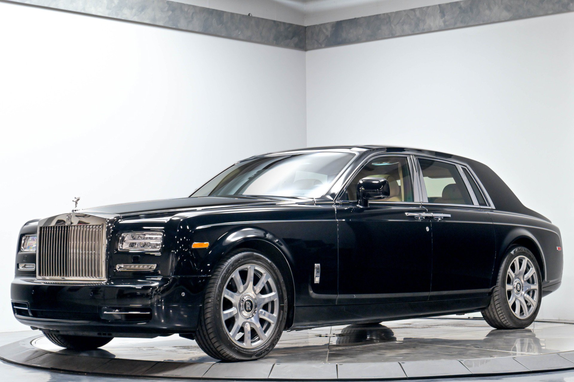 Used 2013 Rolls-Royce Phantom Sedan RWD image 3
