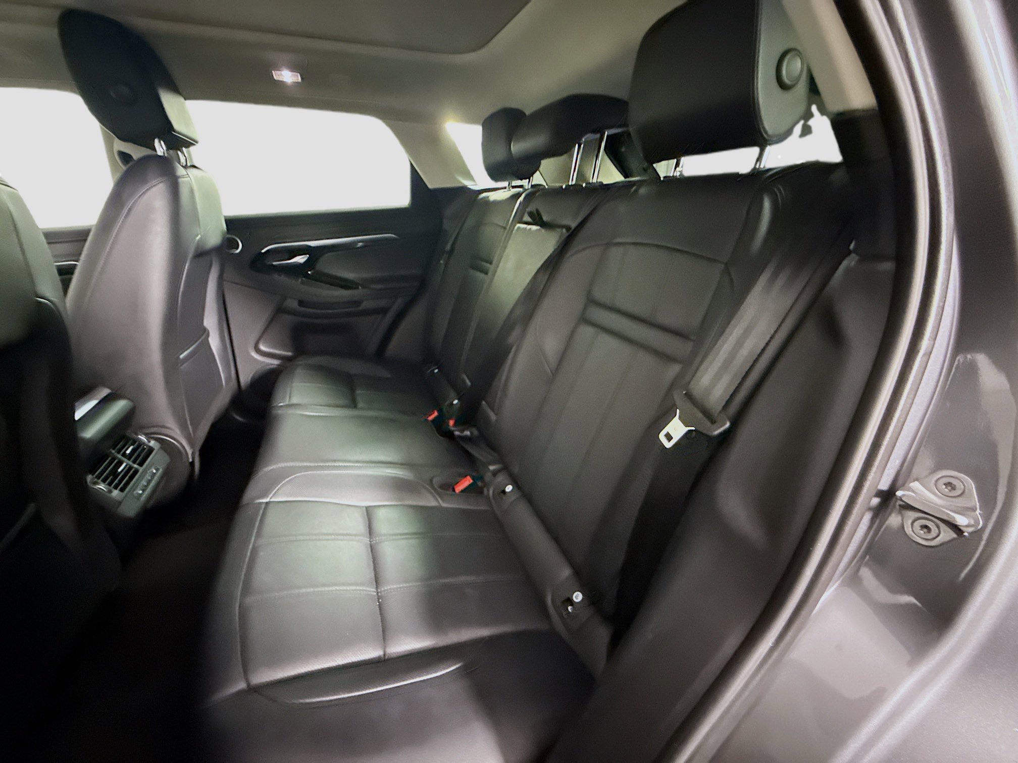 Used 2022 Land Rover Range Rover Evoque SE image 25