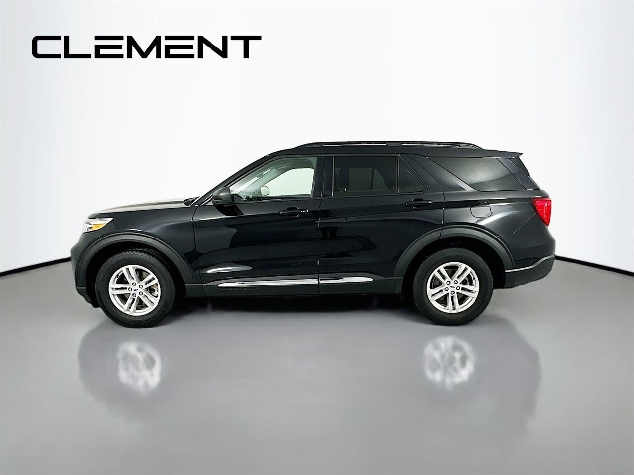 Certified 2022 Ford Explorer XLT w/ Equipment Group 202A image 6