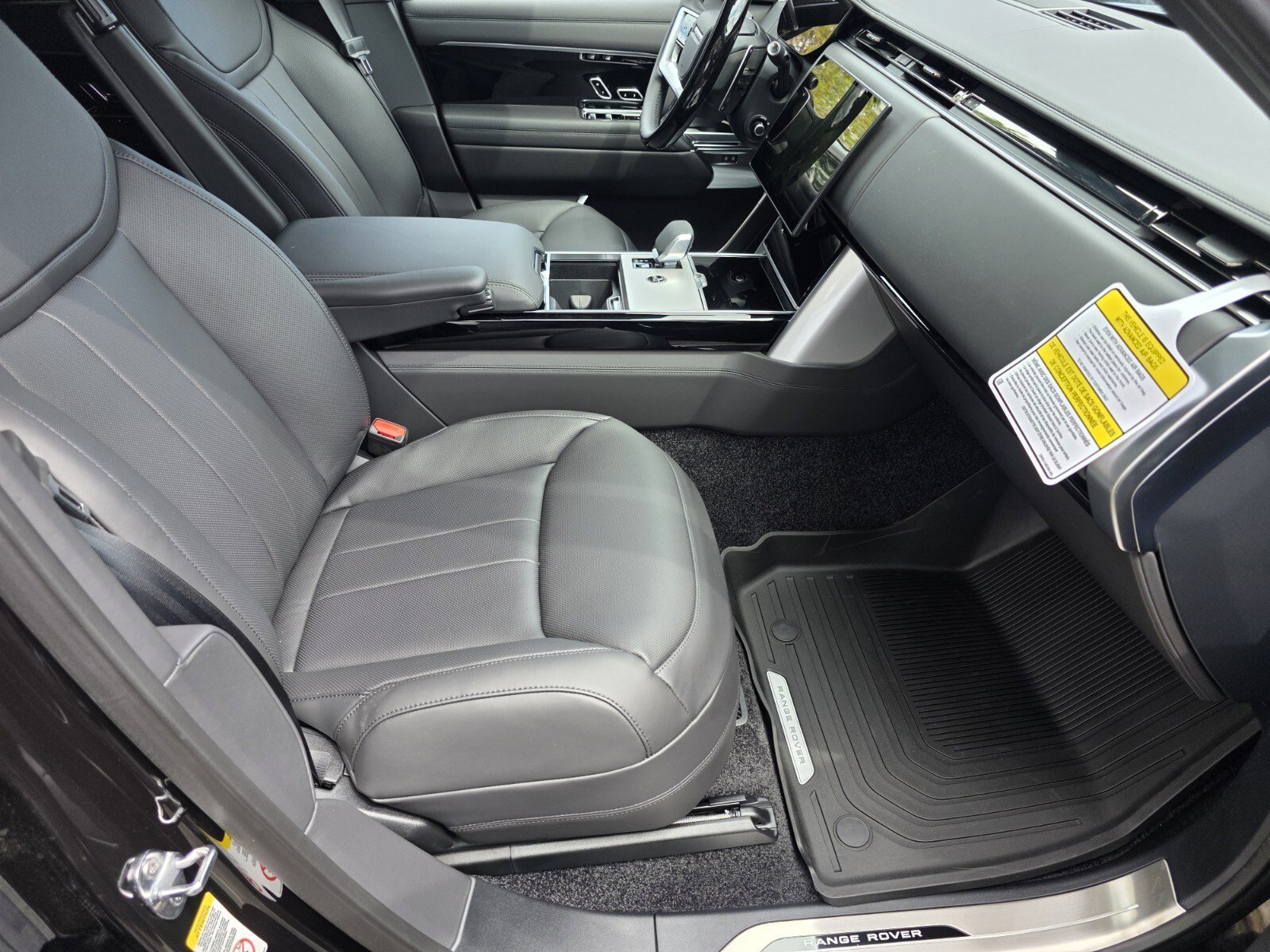 New 2026 Land Rover Range Rover SE image 3