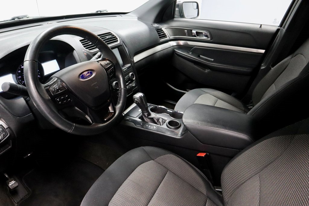 Used 2018 Ford Explorer XLT w/ Equipment Group 201A image 25