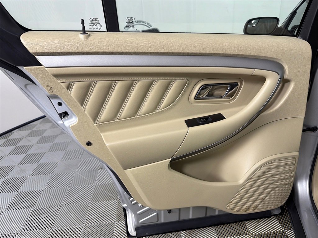 Used 2017 Ford Taurus SE image 21