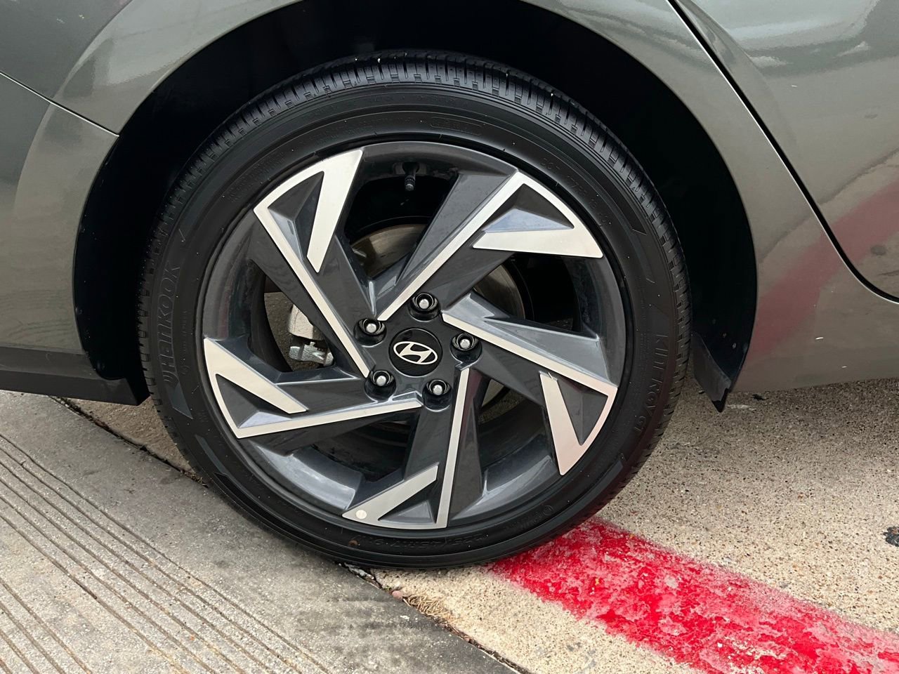 Used 2025 Hyundai Elantra SEL image 9