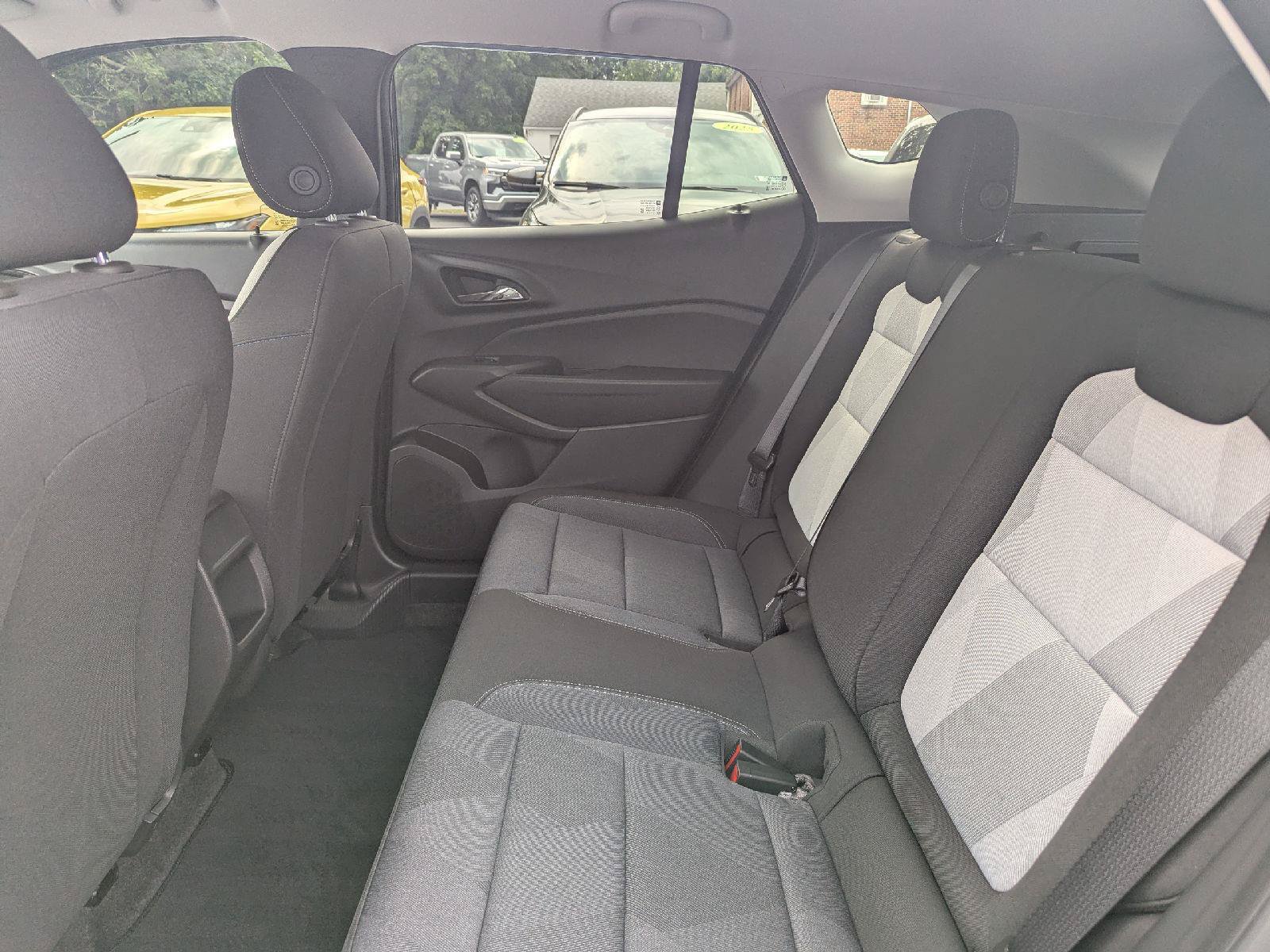 Used 2025 Chevrolet Trax LS w/ LS Convenience Package FWD image 26